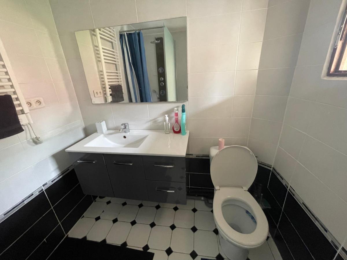 Agreable Appartement Dans Une Maison Saint-Denis  Exterior foto