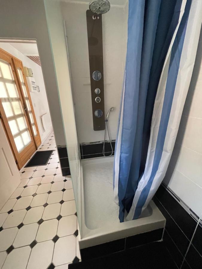 Agreable Appartement Dans Une Maison Saint-Denis  Exterior foto