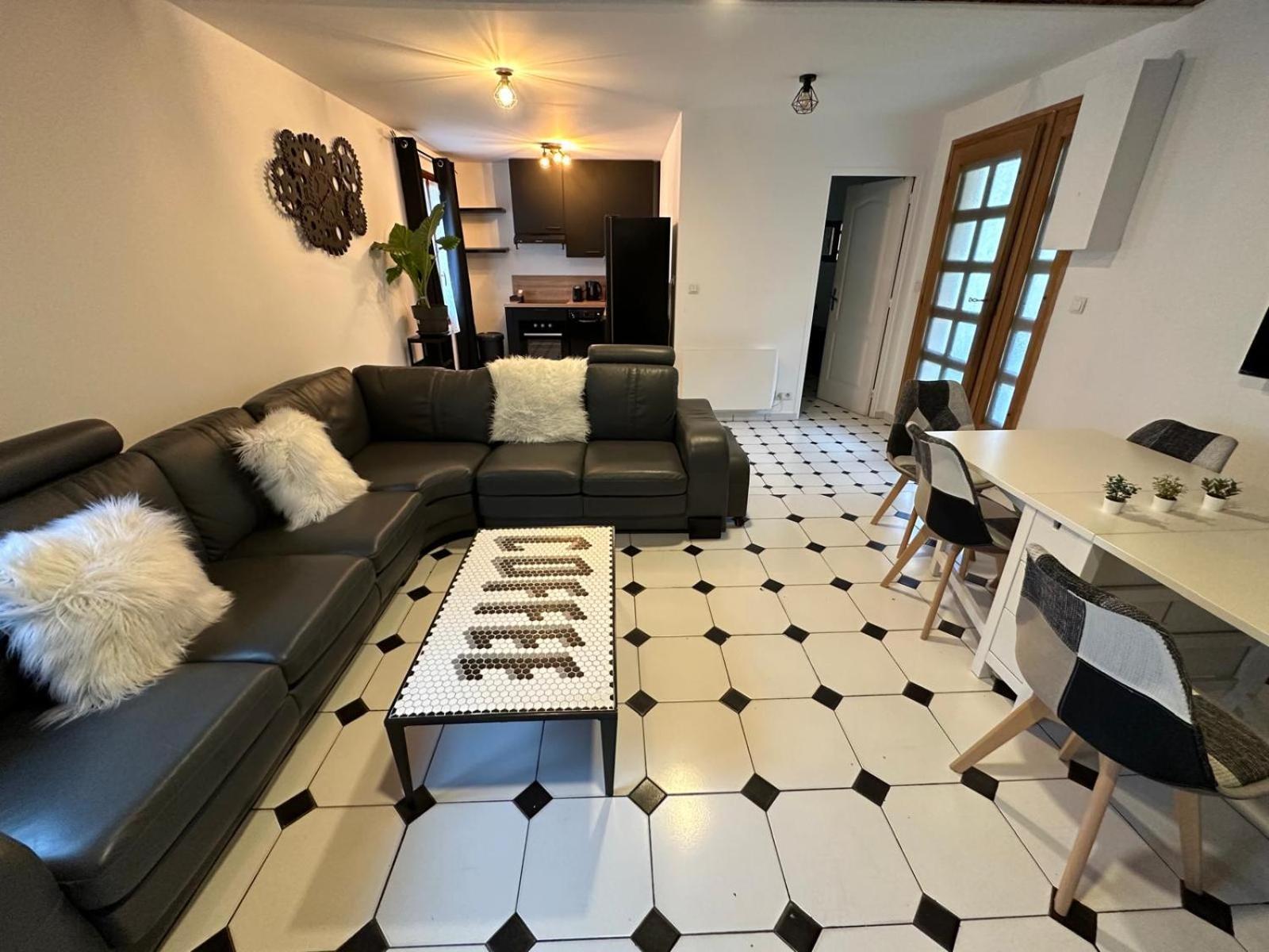 Agreable Appartement Dans Une Maison Saint-Denis  Exterior foto