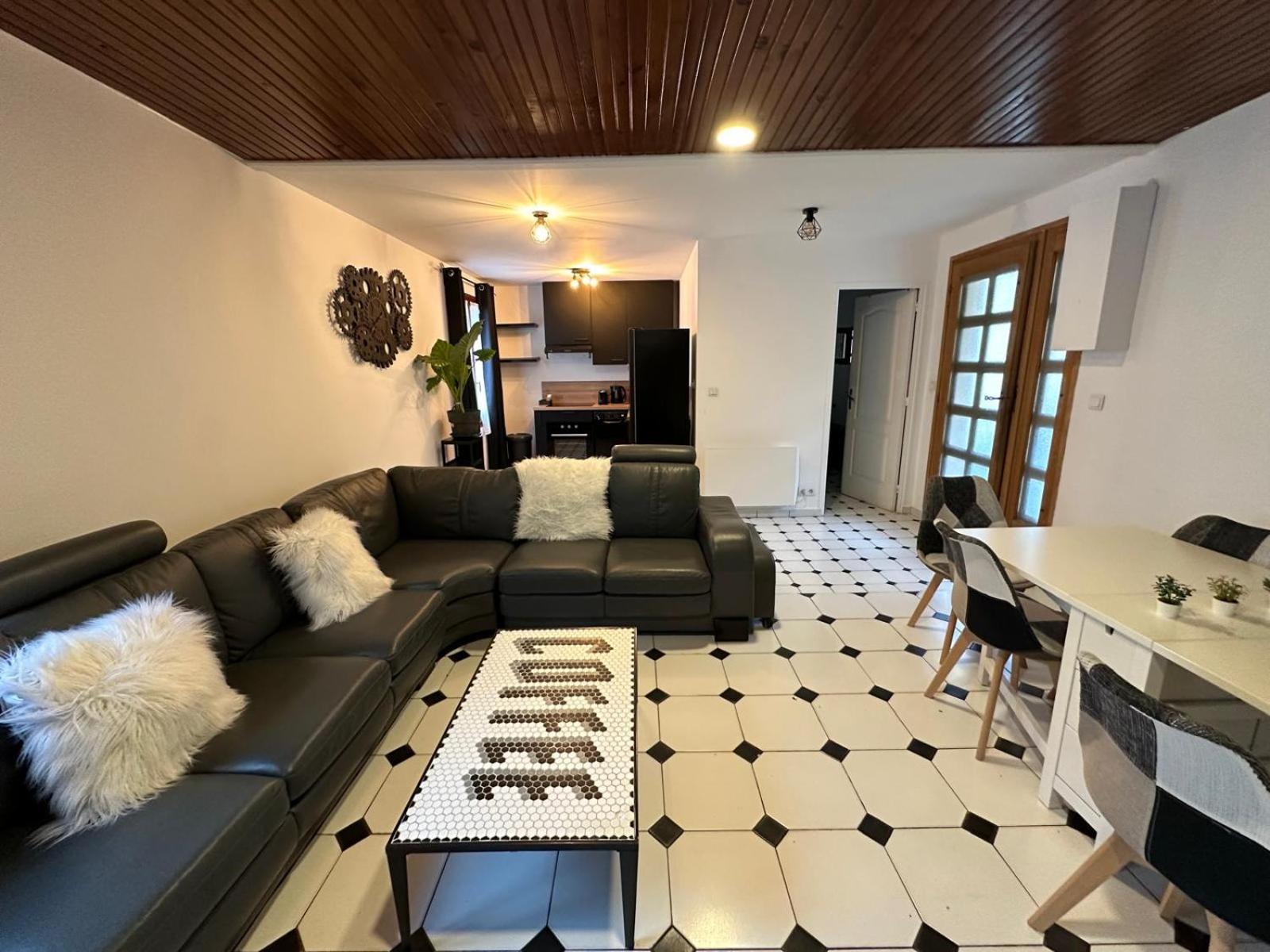 Agreable Appartement Dans Une Maison Saint-Denis  Exterior foto